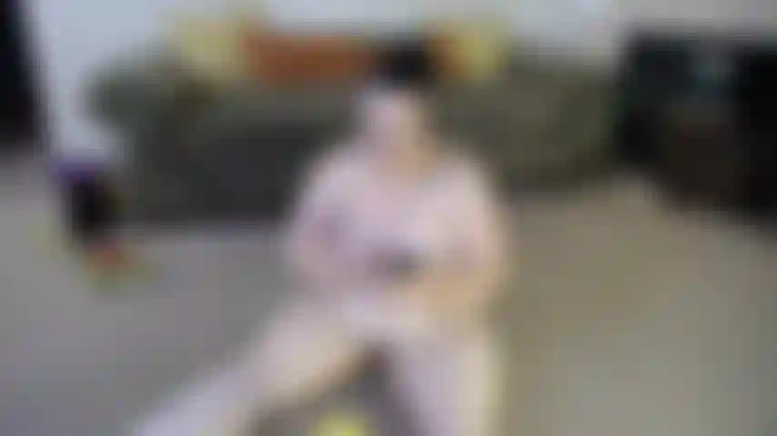 Annies unterleibsübungen kämpfen, ich weiß nicht einmal, welcher muskel hier arbeitet, aber es tut jetzt weh, mein bein anzuheben ... Und ich sehe so süß aus, wenn ich schwer atmend auf dem boden liege dabei.