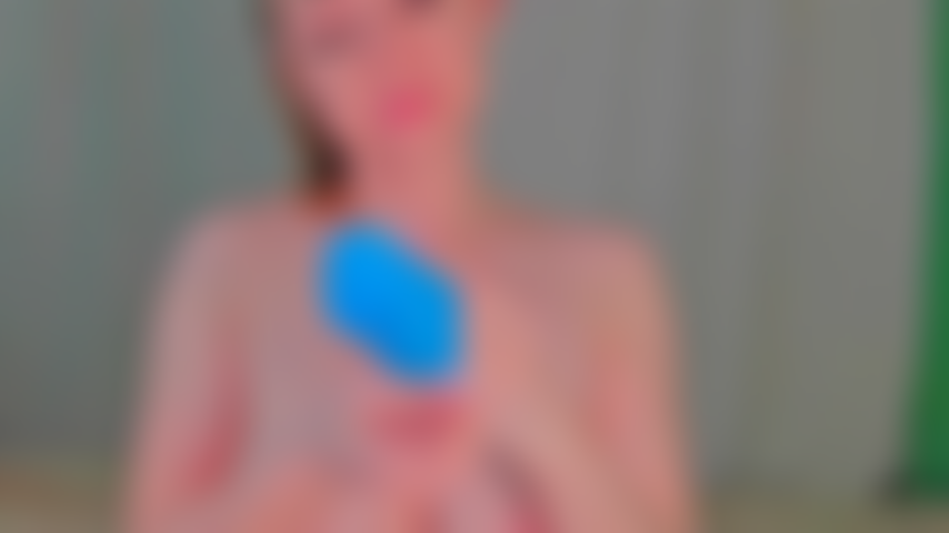 Fingere muschi und arsch in medizinischen latexhandschuhen.