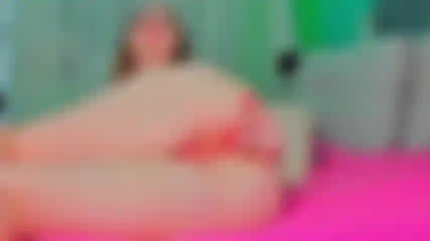 Fick meine muschi mit einem großen schwarzen dildo in der seitenlage.