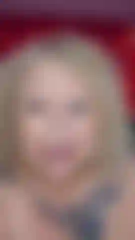 Und öle meine titten ein.