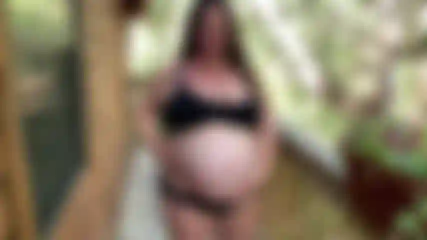 Schwangere bauchspiele. Ohrfeigen und reiben.