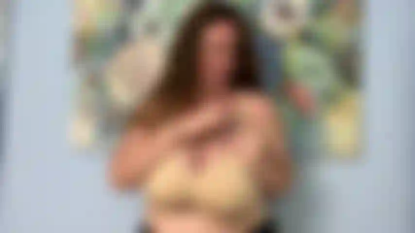 Necke meine großen milchigen brustwarzen.