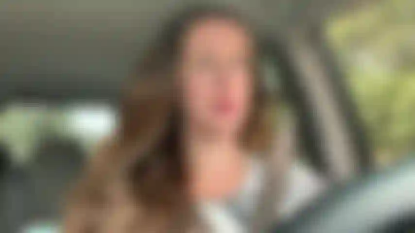 Versteckte autokamera erwischt mutter beim aufstoßen ohne unterbrechung.