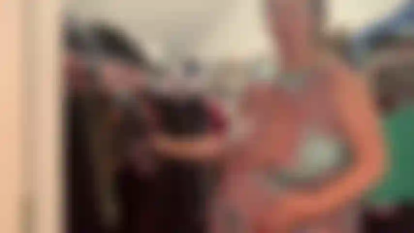 Schwanger mit zwillingen und nichts passt! Hilf mir, ein outfit auszusuchen ...