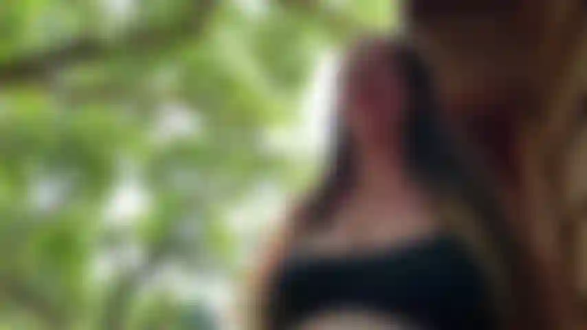 Schwanger und rülpsend.