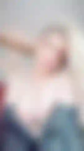 Ich bin ziemlich sicher, dass du meine titten anfassen willst!