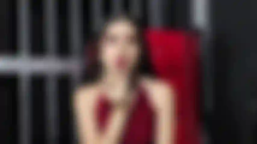 Komm und genieße meinen frechen mund.