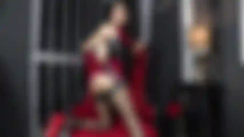 Versohlt mir den sexy hintern, ich bin euer ungezogenes mädchen.