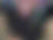 Verschiedene lippenstiftfarben, während ich zungentricks mache. Flickin, sabbern, taco, blume, strecken, zeigen, weiten, nase berühren usw. Du kannst tief in meinen hals sehen, wie ich ihn dehne und ganz weit öffne.