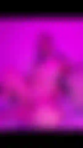 Üppiger, sprudelnder arsch, titten, die aus meinem geflickten, durchsichtigen bauchfreien top hängen, spucke, damit mein arschloch glänzt, gespaltene zunge, haarige muschi, hellrosa farbton -56 fotos.