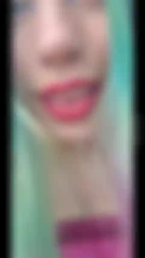 Benutze meine taschenlampe, ein endoskop, dehne meinen hals und strecke meine zunge so lange ich kann heraus; damit sie eine klare sicht auf meine epiglottis haben.