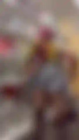 Feier des queer-monats – frechheit in der öffentlichen bibliothek. Ein höschen in den großen mund stopft, ihre muschi zur schau stellt und ein enges arschloch hat.