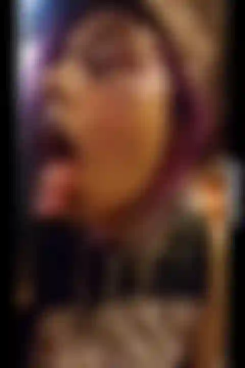 Fistin mund in der öffentlichkeit auf der fähre nach staten island, während die freiheitsstatue hinter mir ist. Wenn du eine vorliebe dafür hast, deine münder zu umarmen und den zuschauer zu beobachten. Dann such nicht weiter!<3.