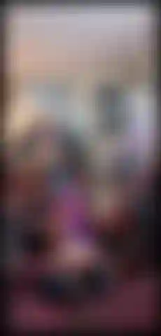 Bin in ein antiquitätengeschäft gegangen und habe mir alte bücher angeschaut, in denen mein arsch, meine muschi und meine titten gezeigt wurden. Stehe neben diesem kamin.