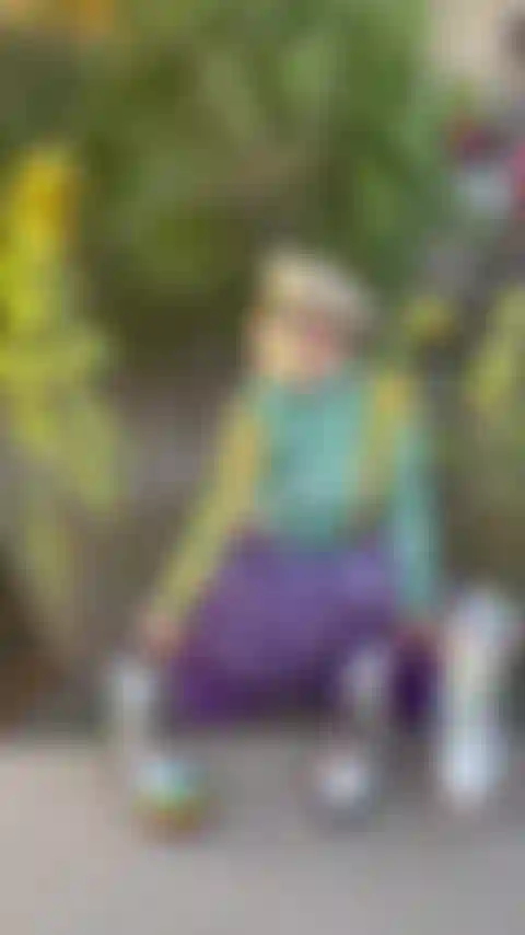 Sonnenblume küsst meinen üppigen busch und meine frechen titten in der öffentlichkeit.