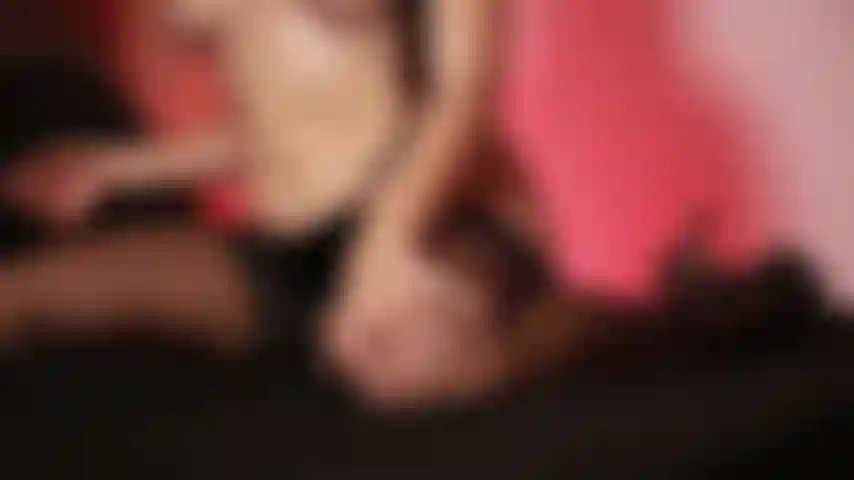 Spielt mit meinen titten, ihr ungezogenen männer!!!!