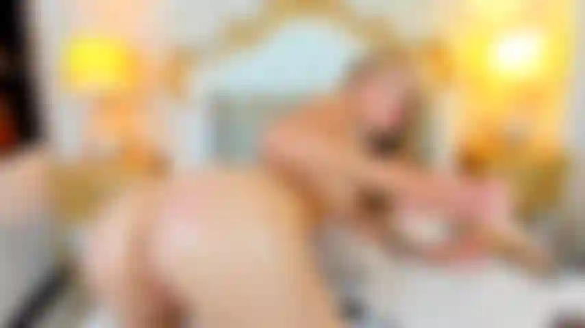 Sexy blondes mädchen, das ihr arschloch fickt!