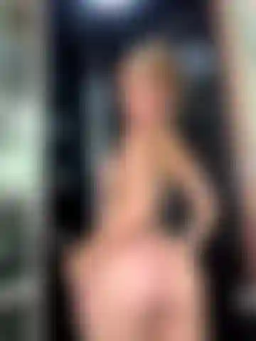 Kurzes video: blondes teenager-mädchen nimmt eine geile dusche, komplett nackt.