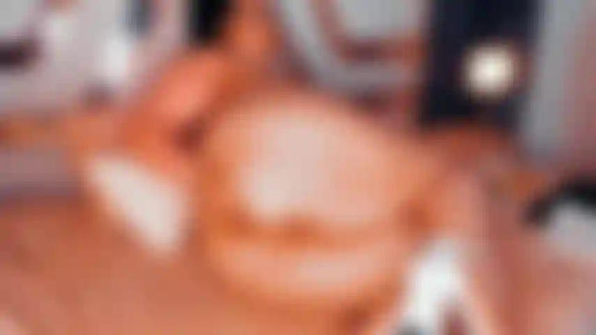 Genieße meinen großen hintern.