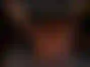 Puss, der hündchenart pumpt und fertig wird.