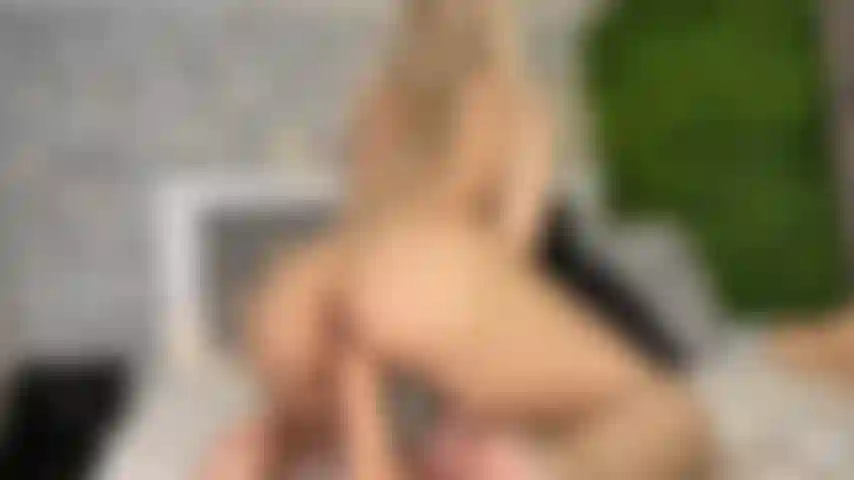 Fahre rückwärts mit einem großen dildo! Meine lieblingsposition!