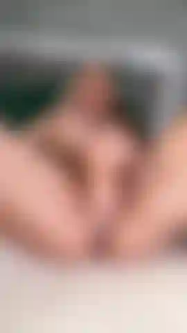 Schmutziges video-alarm!!! Mein großer dildo lässt so viiiel muschi-creme tropfen und ich konnte mich nicht zurückhalten, ihn nach meinem orgasmus zu kosten. Mit meinen muschi-säften zu spielen und sie zu schmecken ist so lecker. Wie denkst du, schmeckt es?