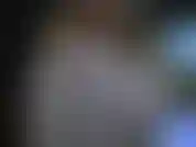 Striptease, die geile brüste spielt.