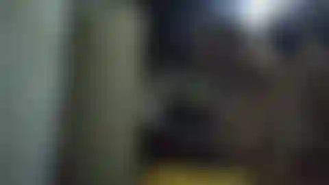 In strümpfen völlig nackt masturbiert und stümpfe lutscht.