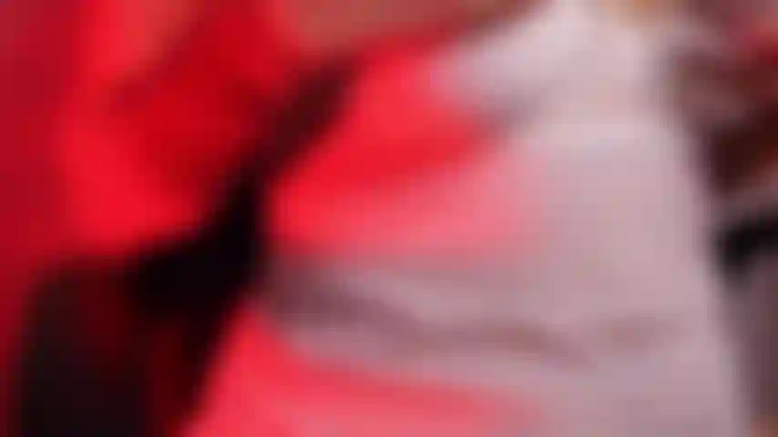 Die es liebt, gemeinsame interessen zu entdecken und gemeinsam neue welten der lust zu erkunden!