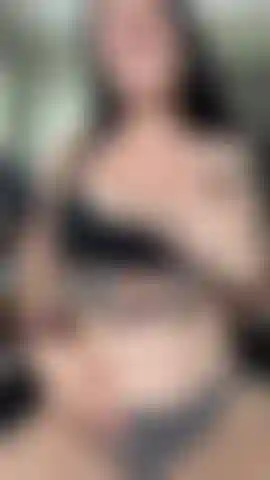 Mit handschellen gefesselt und werde mit meinem glasspielzeug cremig.