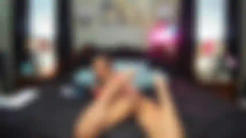 Ficke meinen arsch mit meinem neuen glasspielzeug und creme ihn dann überall ein.