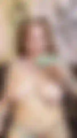 Oilshow - I tap my long nails on the oil bottle before pouring it all over my big tits and belly. I turn around and rub it into my fat ass while my fat pussy peaks out, making sure to get it all over. I twerk my oily ass, just listen to the clapping and slapping sounds my oiled ass makes. I oil my feet, then my pussy. It's got me so horny, I can't help but stroke my big clit and then fuck myself with my glass toy while I cream on it. Watch that grip closely.