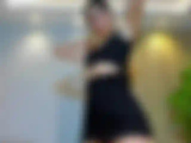 Hot skinny TWERKING