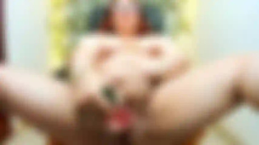 Die mit zwei dildos in ihrer muschi spiele.