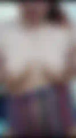 Die meine hübschen titten berühre.