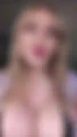 Huge titted bimbo begging for bigger tits