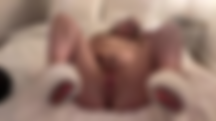 Und reibe meine nackte muschi.