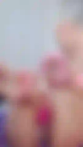 Komm und sieh mir zu, wie ich meine fotze mit meinem lieblingsvibrator sehr geil ficke.