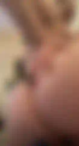 Schwarzer tanga 1 min stehend twerk.