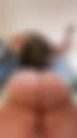 5 Herrliche minuten des arschschüttelns in pov.