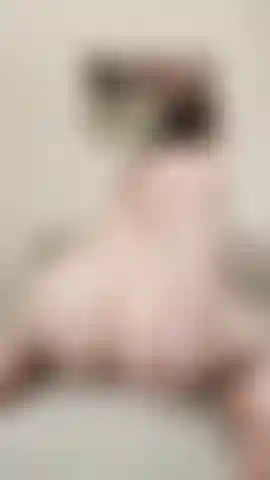 2 Anal-mind mit realistischem dildo.