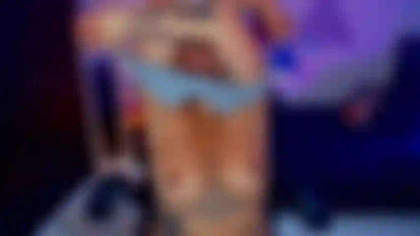 Fick meine kehle so hart, dass ich viel spucke für dich spucke.