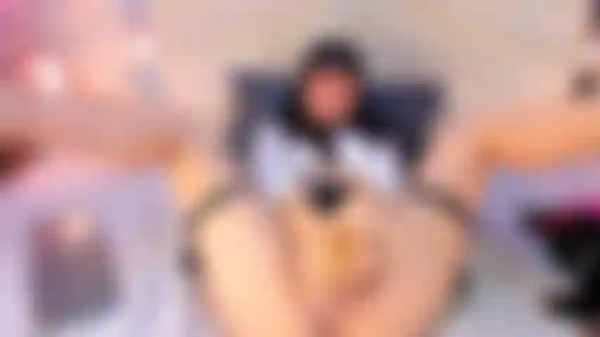 Meine muschi tropft, während ich mit dem dildo arbeite.