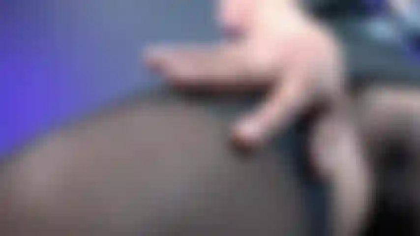 Necke mit meiner haarigen muschi und meinen titten.