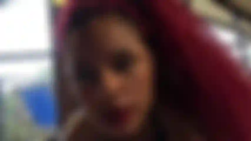 Du siehst im moment so verdammt sexy aus. Du siehst aus wie ein sexy kleiner engel, wenn deine lippen mich so umschließen.