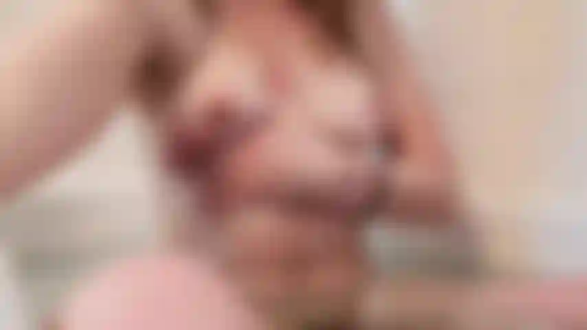 Die sich selbst in der badewanne berühre!