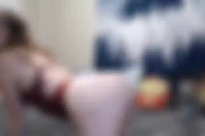 Ich schüttle nur meinen saftigen hintern für dich :).