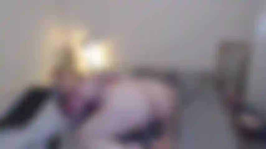 Fick mich von hinten auf dem bett.