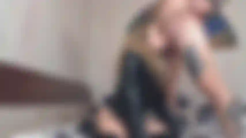 SUCKING GONZO COCK WHILE I WEAR LEATHER JACKET AND LATEX