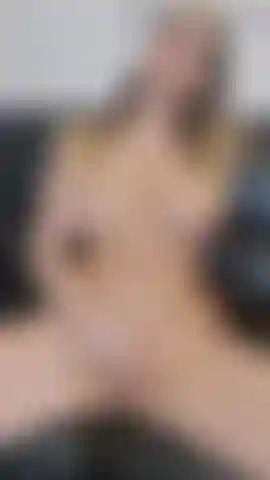 Heißer analsex auf der couch.